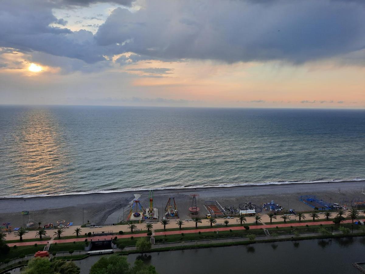 The Best Beach Aparthotel Orbi City Batumi Exterior photo